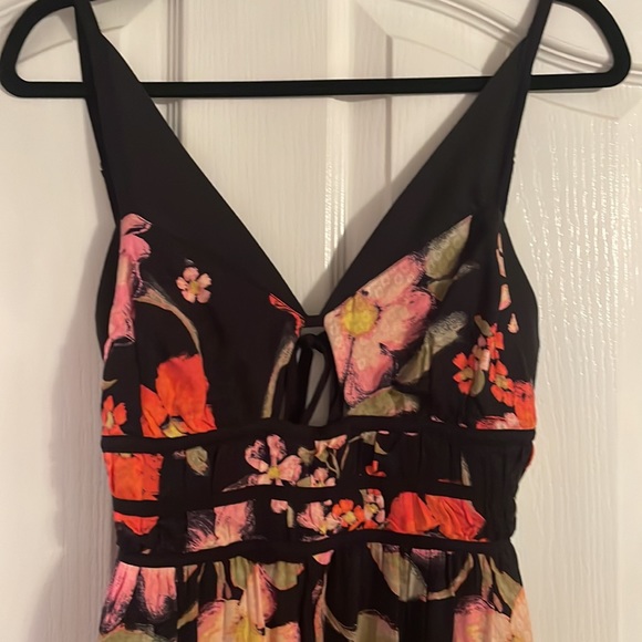 Free People "wisteria" dress. Backless with small cut out in the front. NWT. S - Picture 3 of 10
